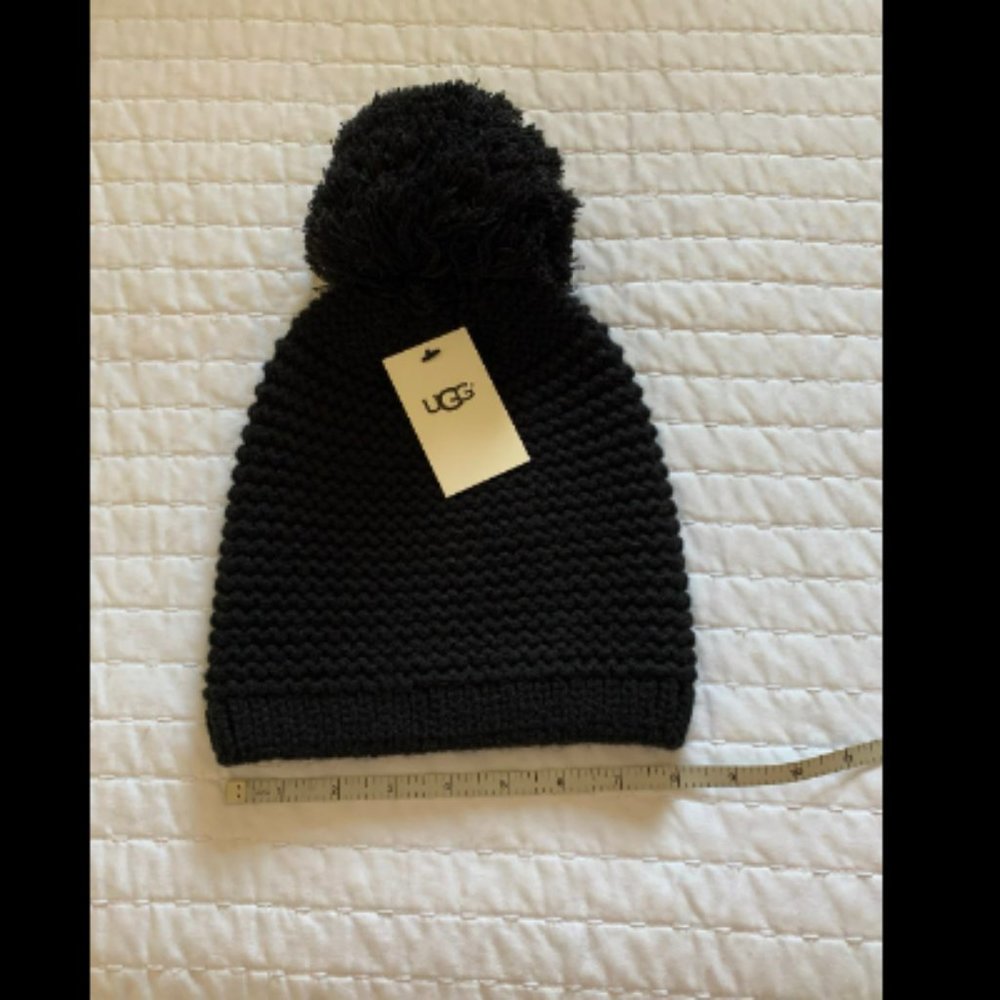 NWT Ugg Honeycomb Black Pompom hat
